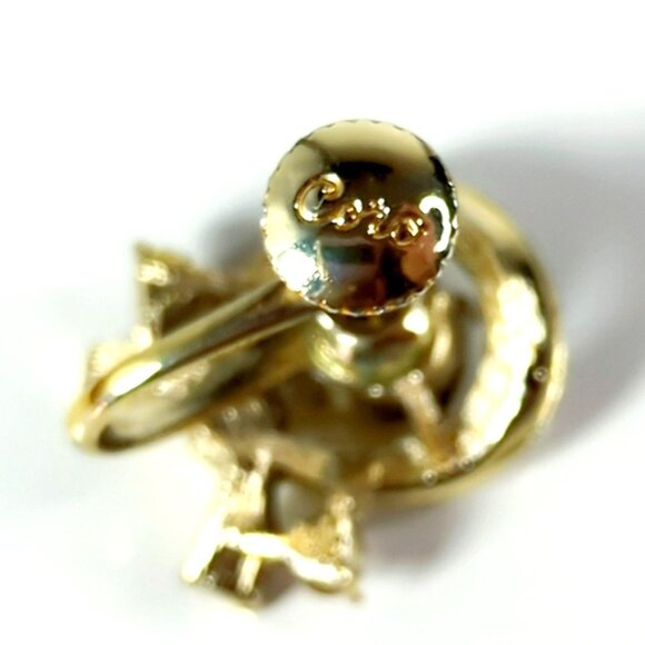 Vintage Coro Gold Tone Wreath Brooch & Clip-On Earrings Set With Rhinestones - Picture 5 of 7